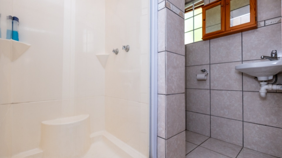 5 Bedroom Property for Sale in Denver Park Western Cape